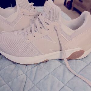 NWOT/ Box thrown away!! Women’s New Balance cream Free form… wore once!!!